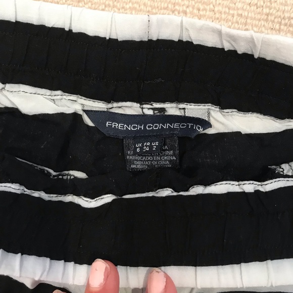 French Connection Black and white short - Picture 3 of 5